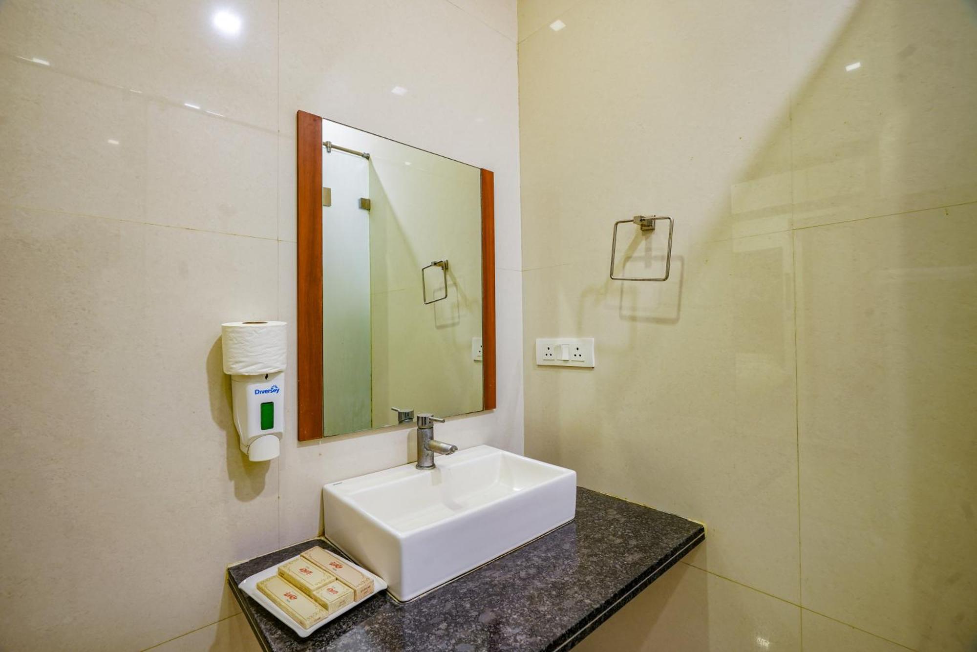 Hotel Aram Jamnagar Exterior photo