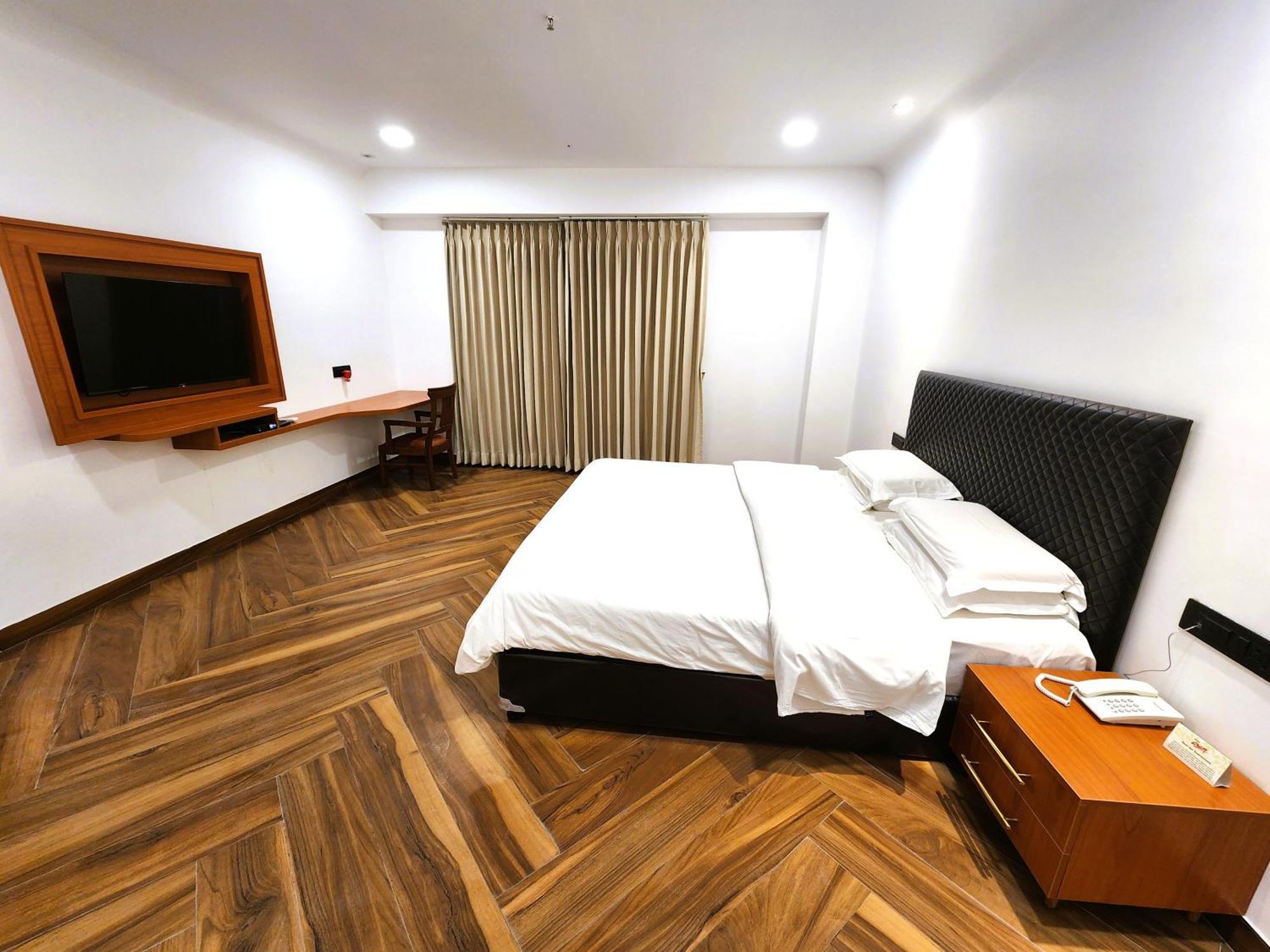 Hotel Aram Jamnagar Exterior photo